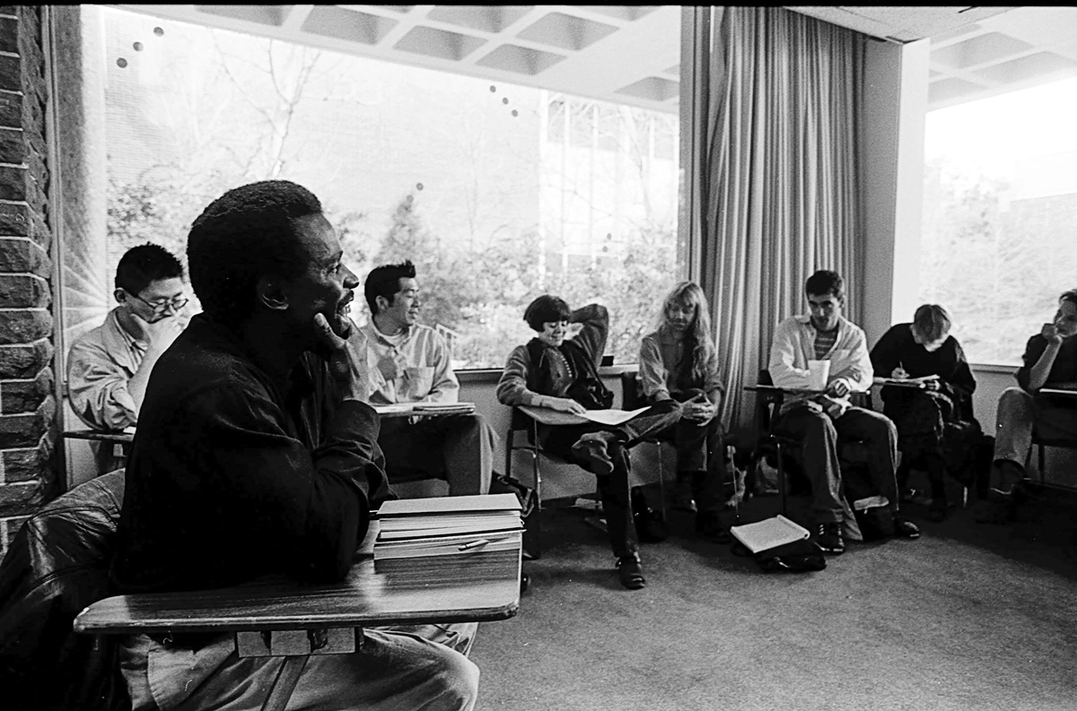 Charles Gaines teaching at CalArts in 1992. Courtesy Charles Gaines
