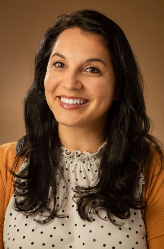 Headshot of Veronica Alvarez with a light color background