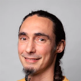 Hunter Wells Headshot