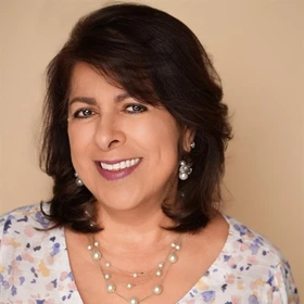 Rebecca Garcias Headshot