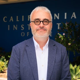 Volker Straebel headshot