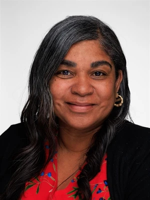 Florence Ynestroza-Moss Headshot