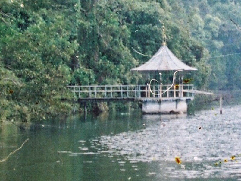 dock sitting on water