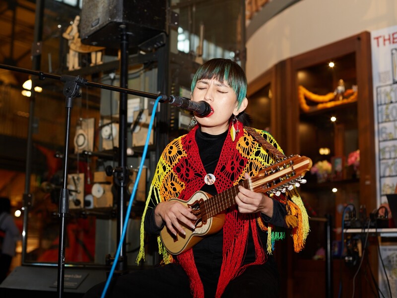 Anaís Azul performing a music act at an event