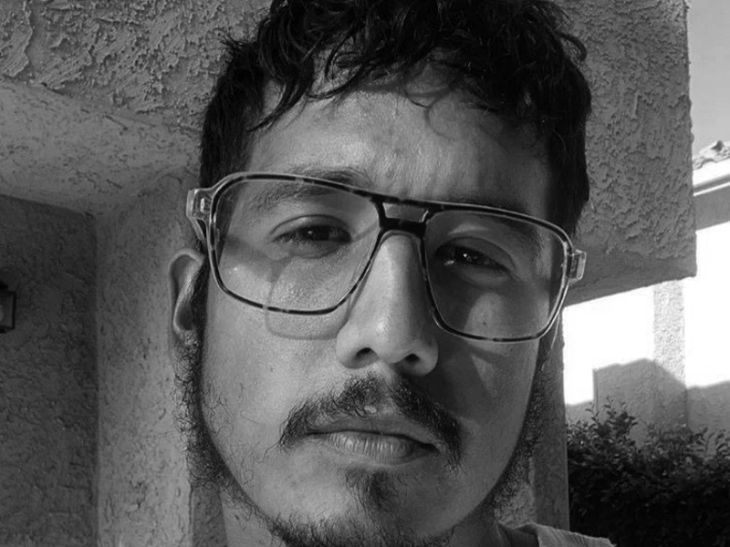 Kenny Reveiz's Headshot