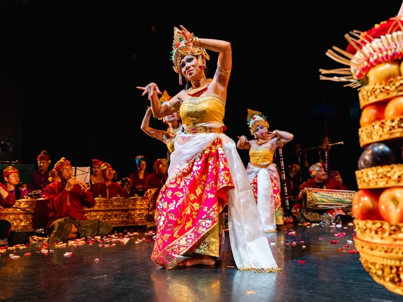 Gamalan Dancers on stage at CalArts for the World Music Festival
